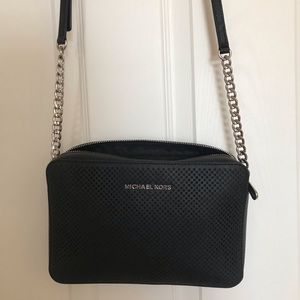 Jet Set Large Leather Crossbody Bag